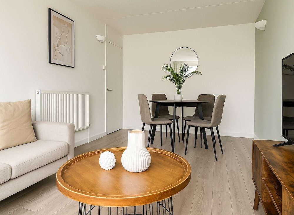 Elegant 2 Bedroom Apartment in Battersea
