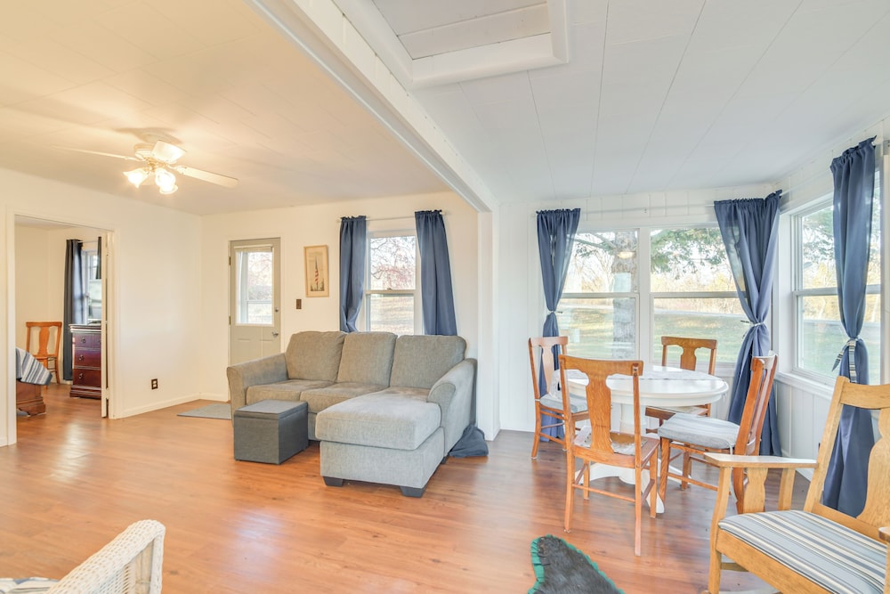 Pet-friendly Cabin on Star Lake: Fire Pit & Grill!