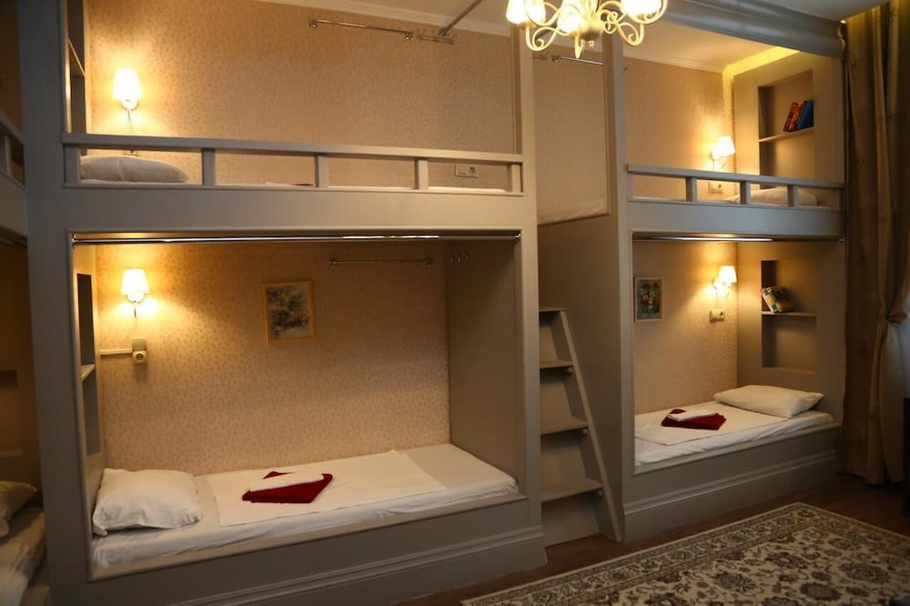 Mini hotel Artist on Baumanskaya - Hostel