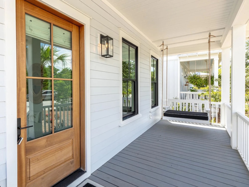 Honeybee by Southern Vacation Rentals