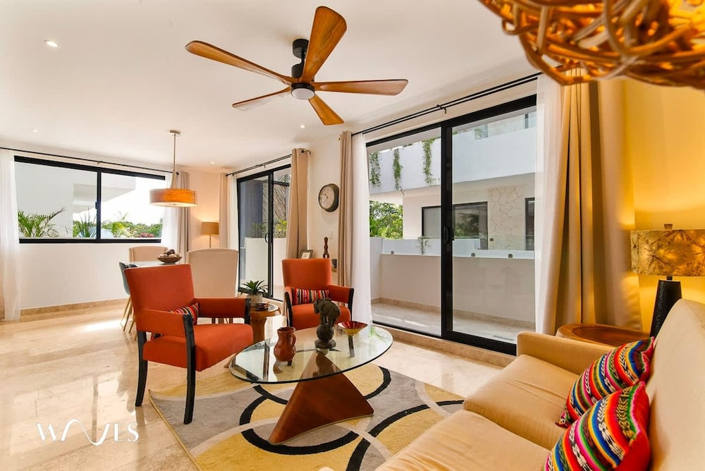 Colorful Perfect Located 2 Br w Great Amenities