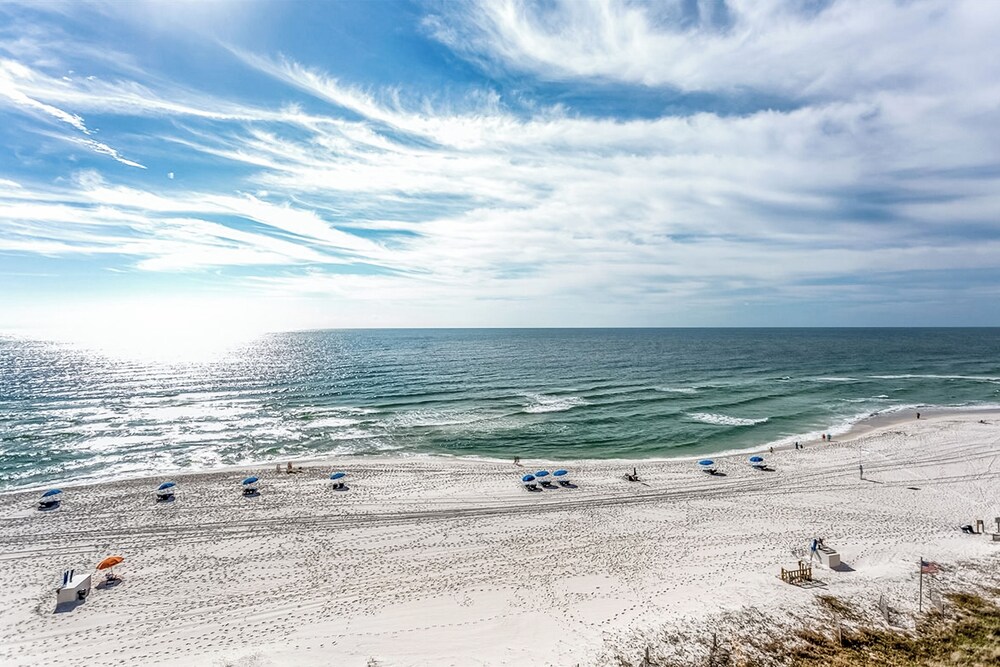 4BR Condo w/ Gulf Views & Amenities