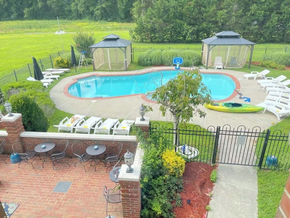 Oasis at Charitys Farm Resort
