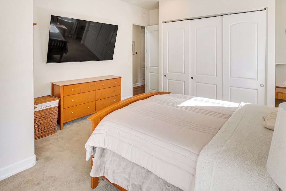 Home Close to Trails & Shopping in Thousand Oaks!