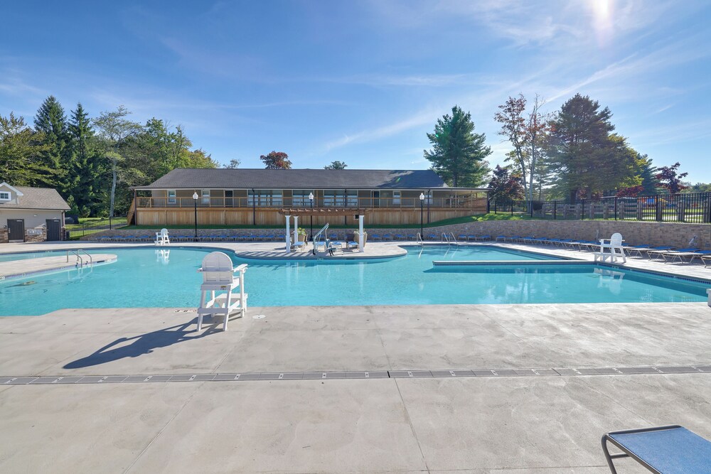 Poconos Family Home w/ Lake Access & Game Room