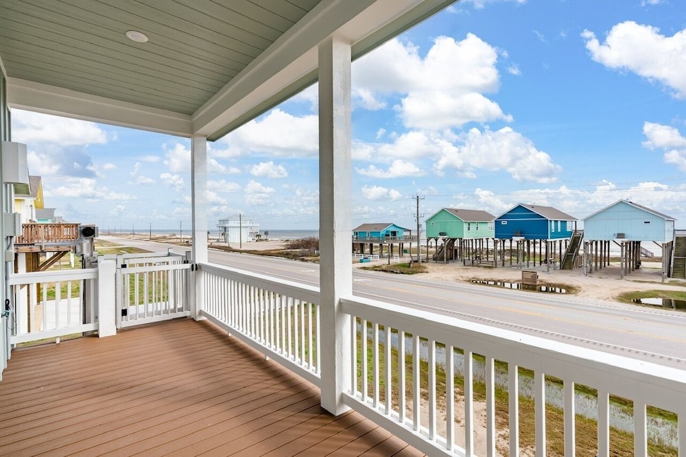 Fins & Feathers 3 Bedroom Home