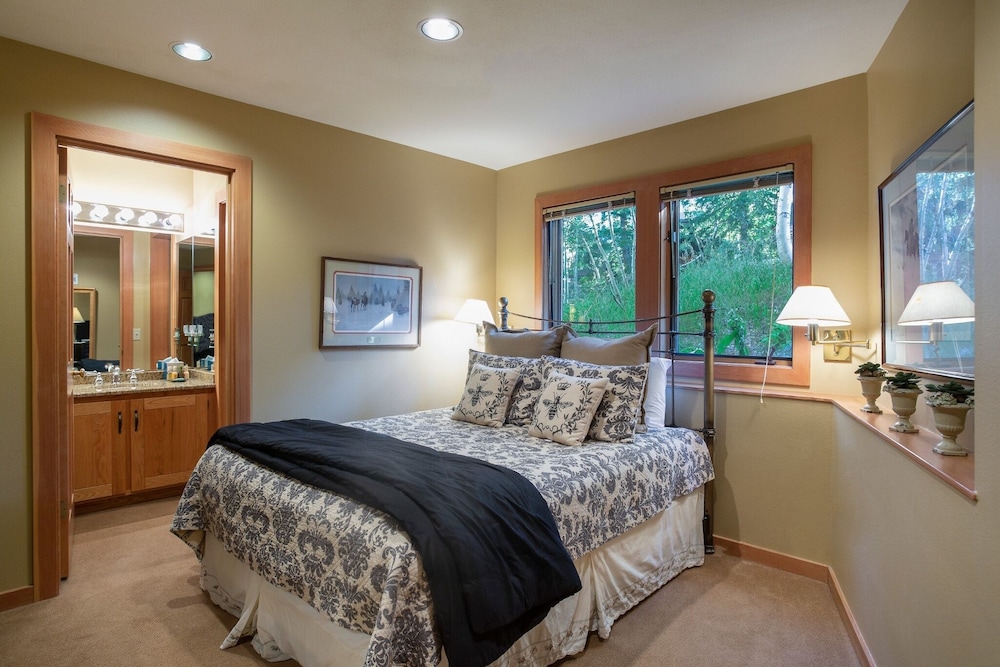 Enclave at Deer Valley Resort - Three Bedroom Condo with Hot Tub #1 3 Condo