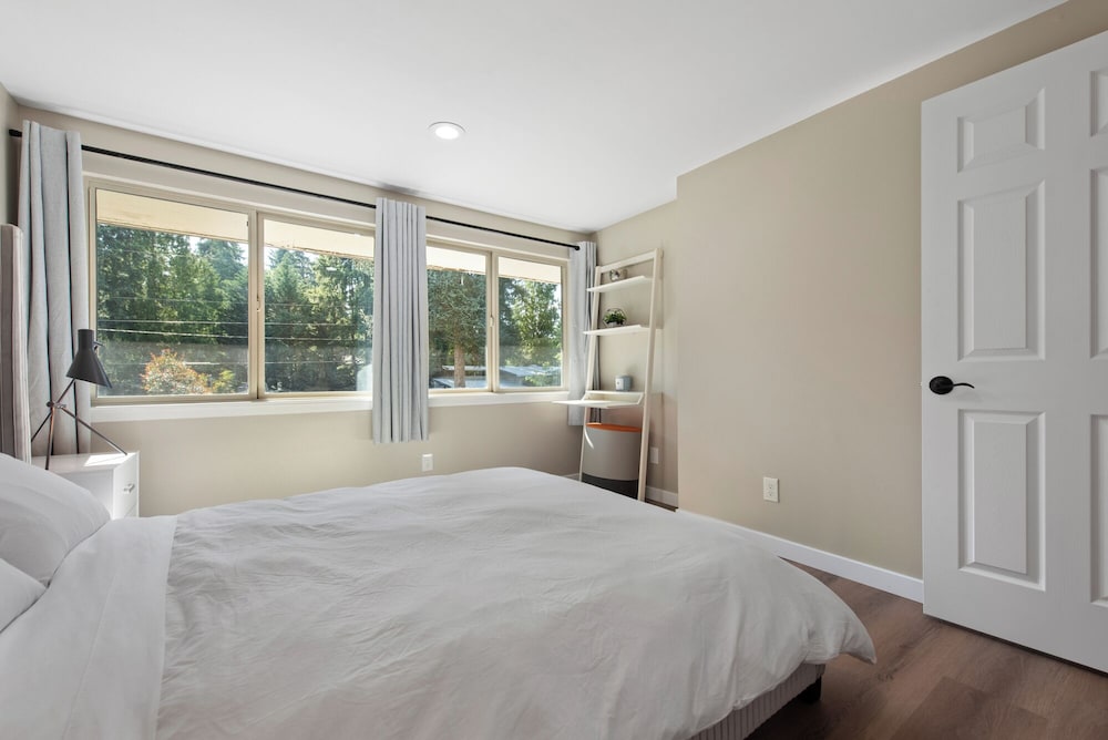 Stylish & Spacious Retreat in Downtown Bellevue