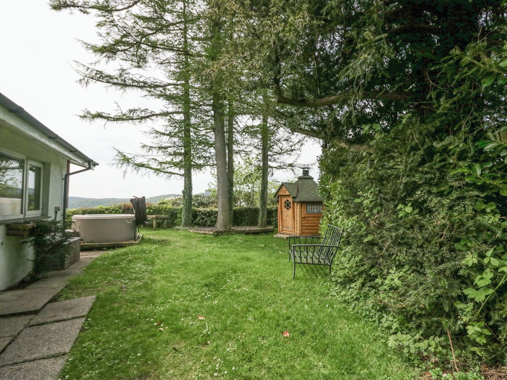Lake Lodge