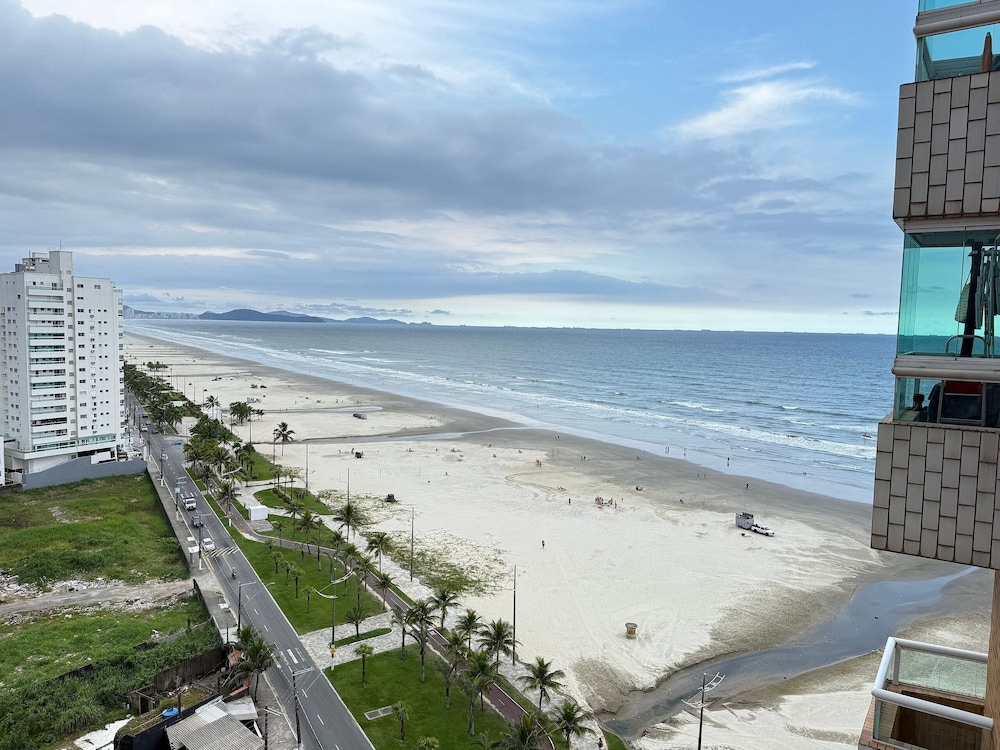 Pé na Areia Praia do Caiçara IV