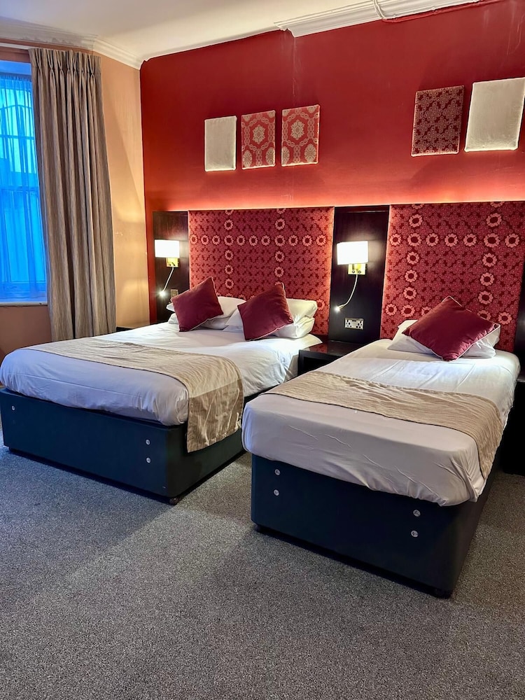 Acacia Hotel