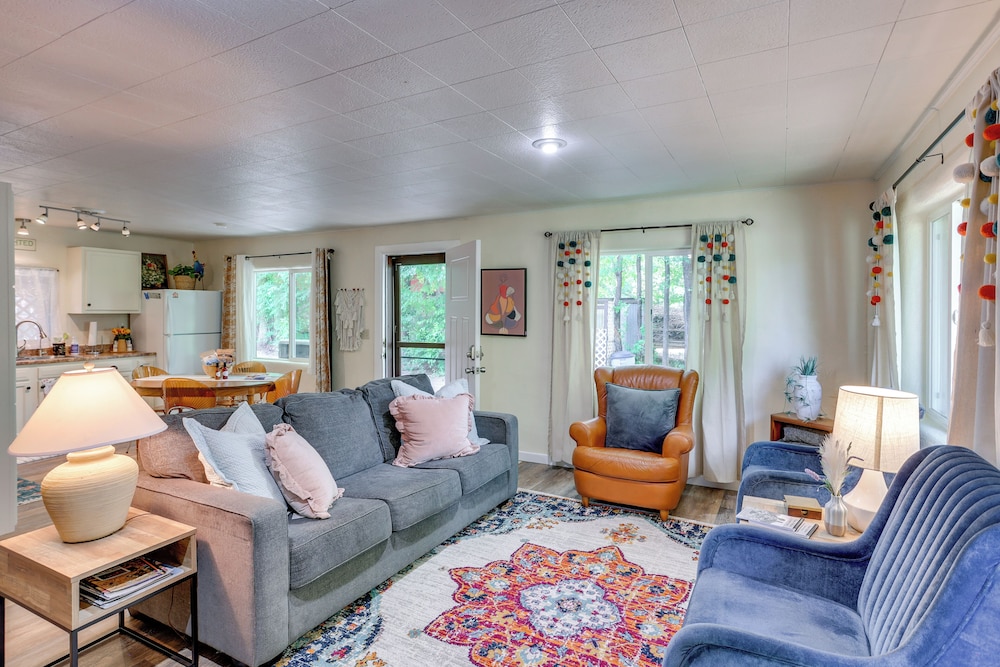 Hike On-site: Mountain-view Hideaway in Durango