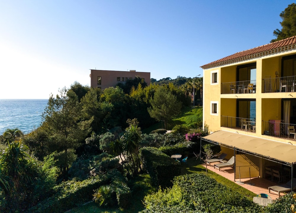 Apartment in Saint-tropez With Beach Access