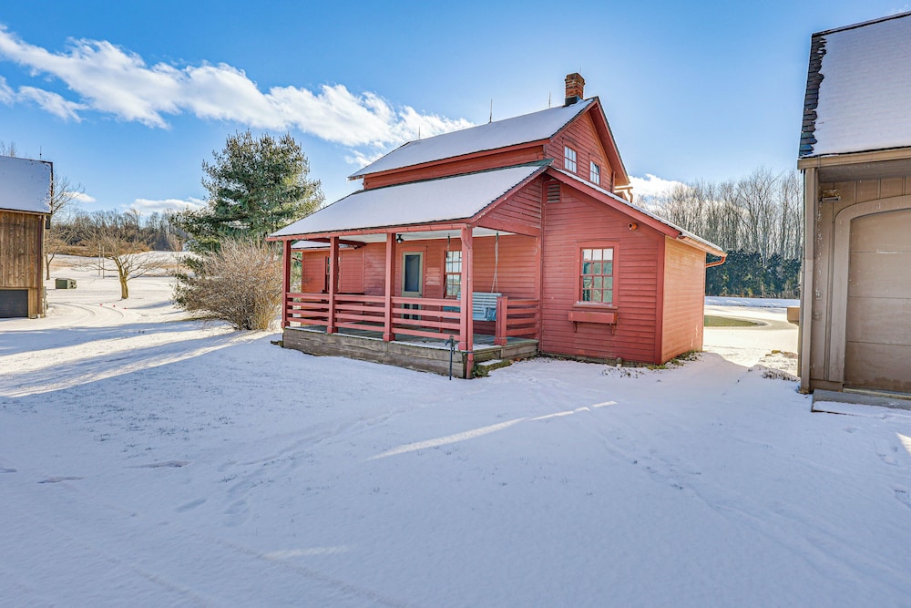 Quaint Winesburg Cottage w/ Porch & Pond! view 5