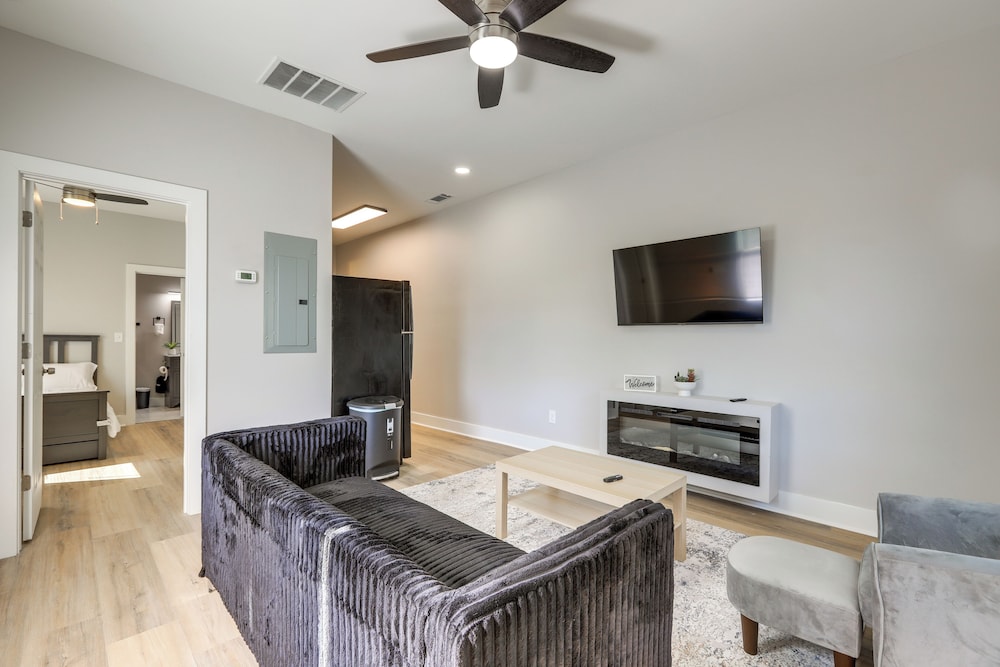 Pet-friendly ATL Hub - 9 Mi to Downtown