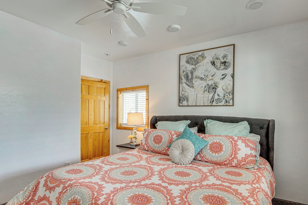 Family Home w/ Mountain Views in Circleville!