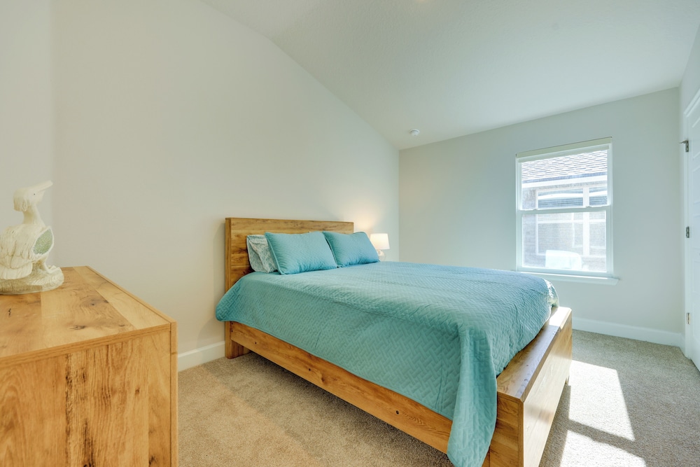11 Mi to Beach: Newly Built Palm Coast Home!