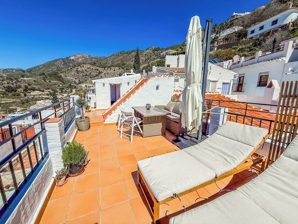 Two bed House With Roof Terrace in the Beautiful Village of Frigiliana