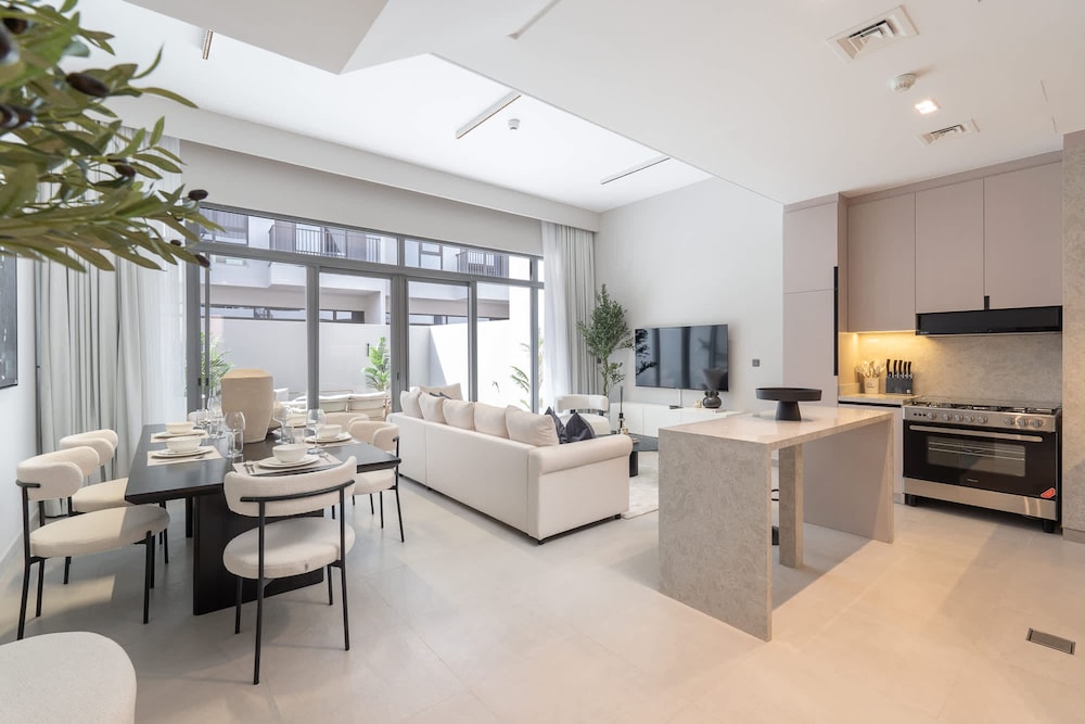 Classy 4-bedroom Villa With Spacious Balcony in Nad Al Sheba