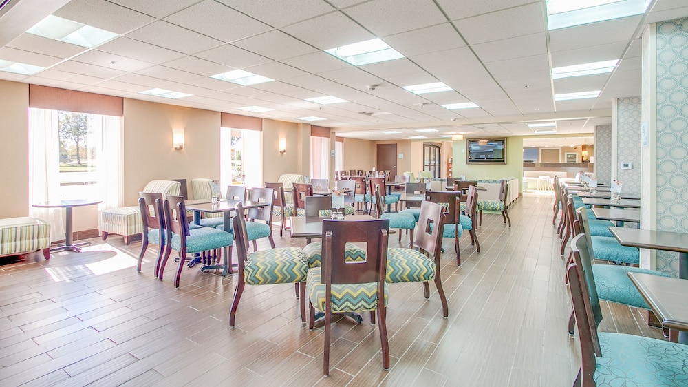 Richmond Vacations - Holiday Inn Express Richmond - Midlothian Turnpike, an IHG Hotel - Property Image 1