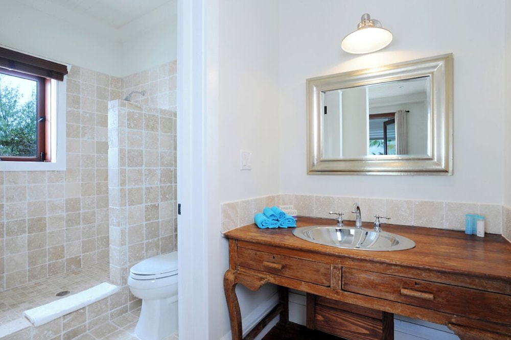 Beachside Beauty: Brand New Home With Pool