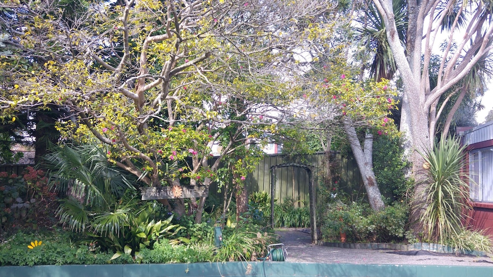 Redwood Lodge Motel