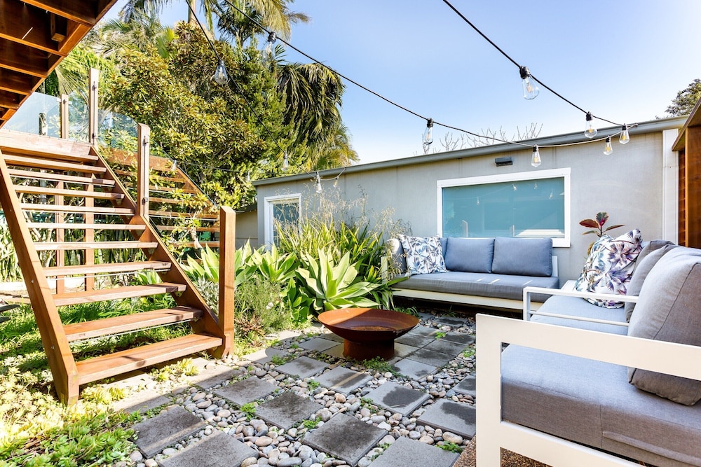 Idyllic 4-bed Home With Alfresco Area Near Beach