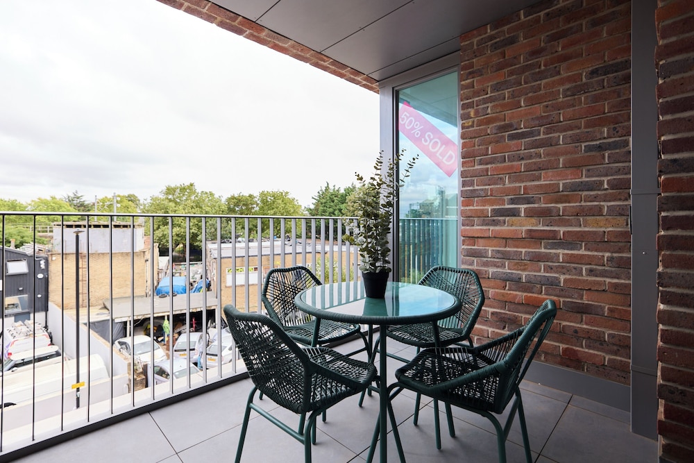 The Tottenham Retreat - Homely 2bdr Flat With Balcony