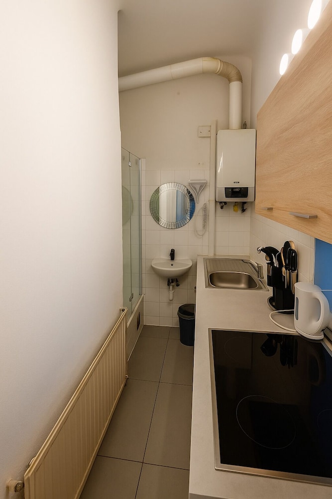 Modern 2BR Apt Near Karlsplatz