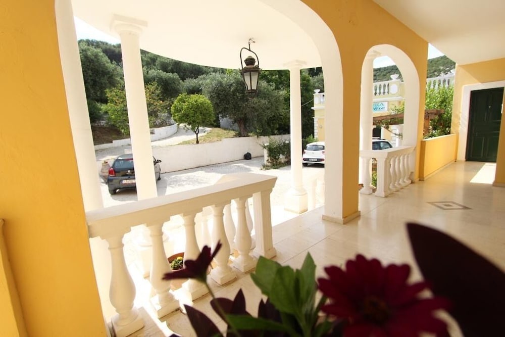 Avra Paradise Aparthotel