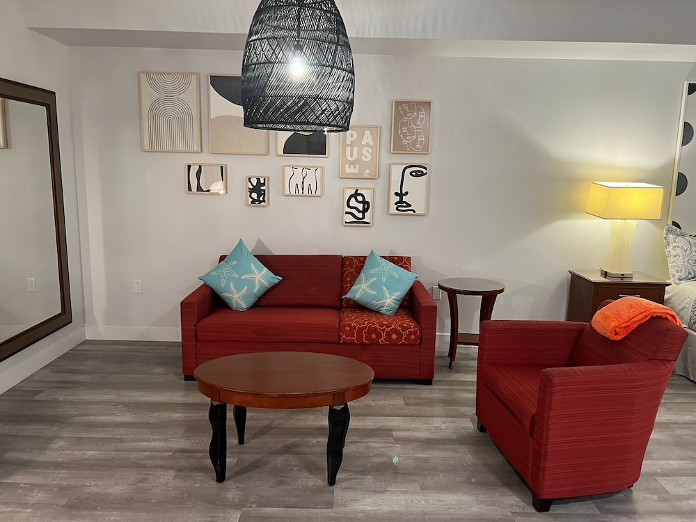 StaysPro - Hollywood Homes Minutes to Everything - Image 3