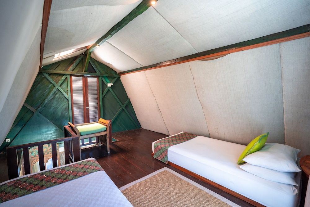 Room-cozy 3-bedroom Lumbung Cabin in Cen