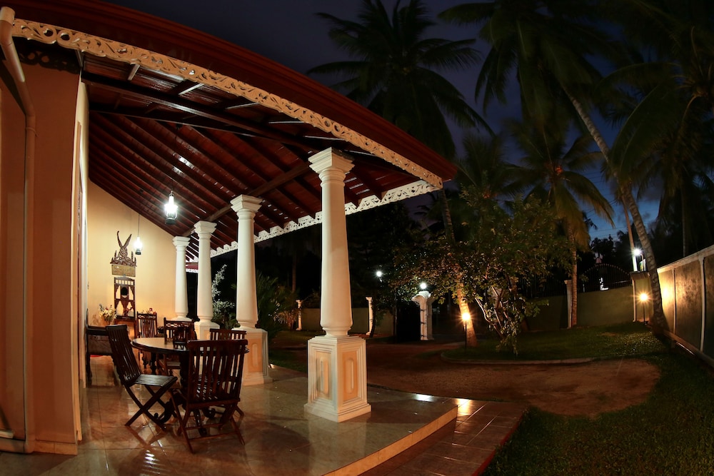 Airport Square Villa