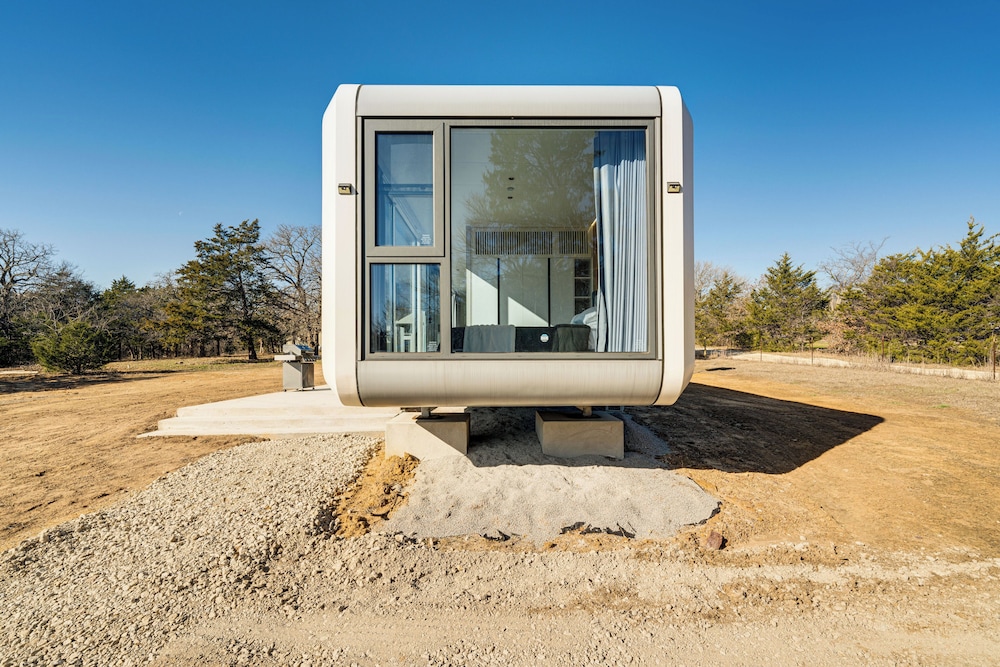 8 Mi to Lake Access: Futuristic Capsule Hideaway!