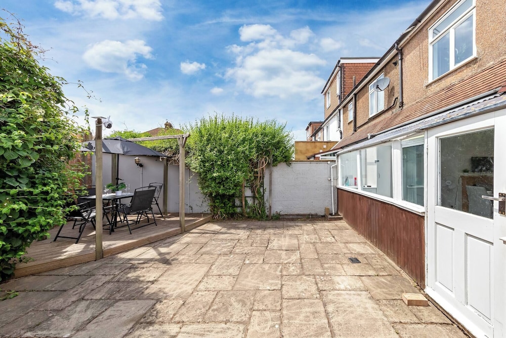 Spacious 3 bd Garden M25, Free Parking,bluewater