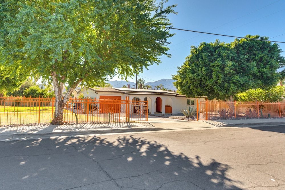 2 Mi to Dtwn: Vintage-inspired Gem in Palm Springs