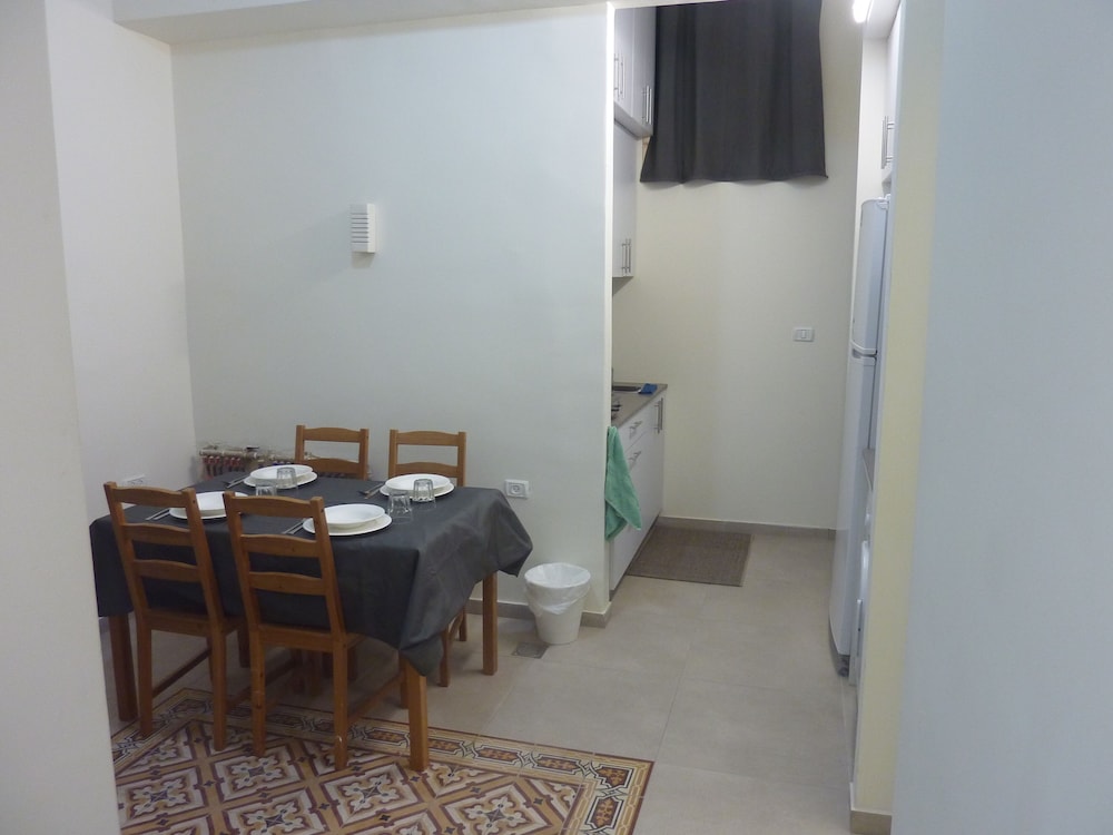 Allenby 2 Bed & Breakfast