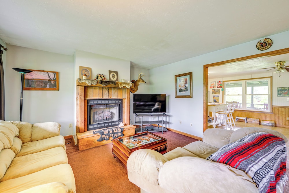 5 Mi to Lake Junaluska: Mtn Haven w/ Deck!