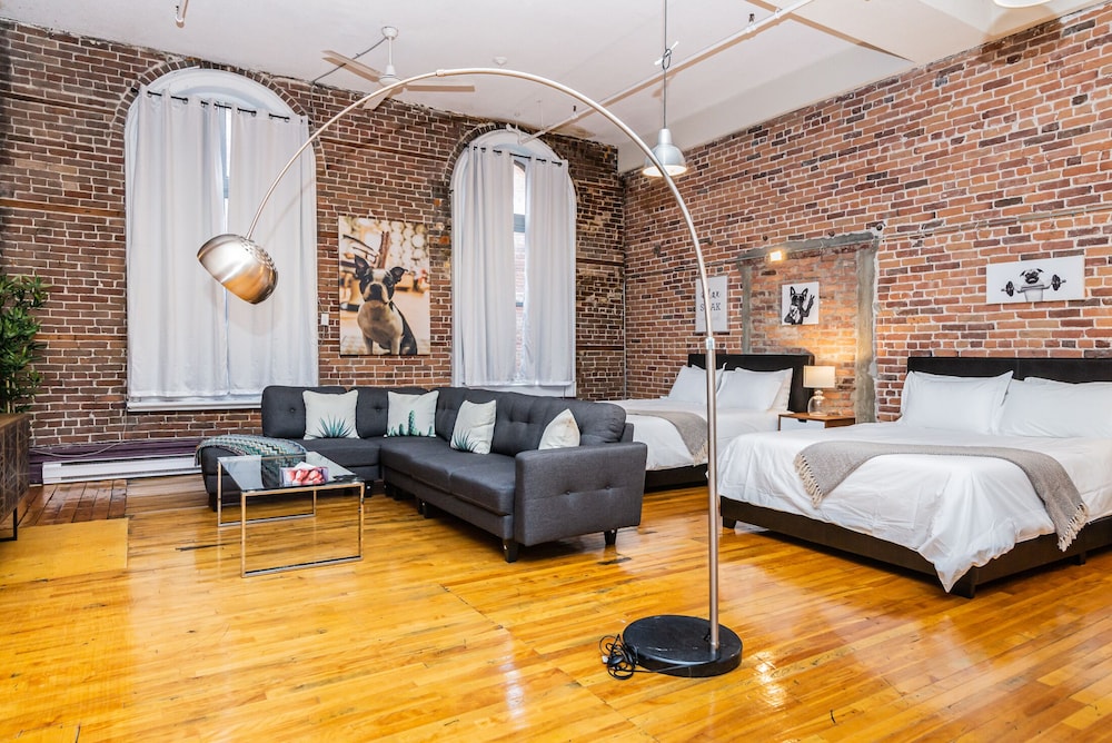 Old Port Montreal Business Apartments - Image 1