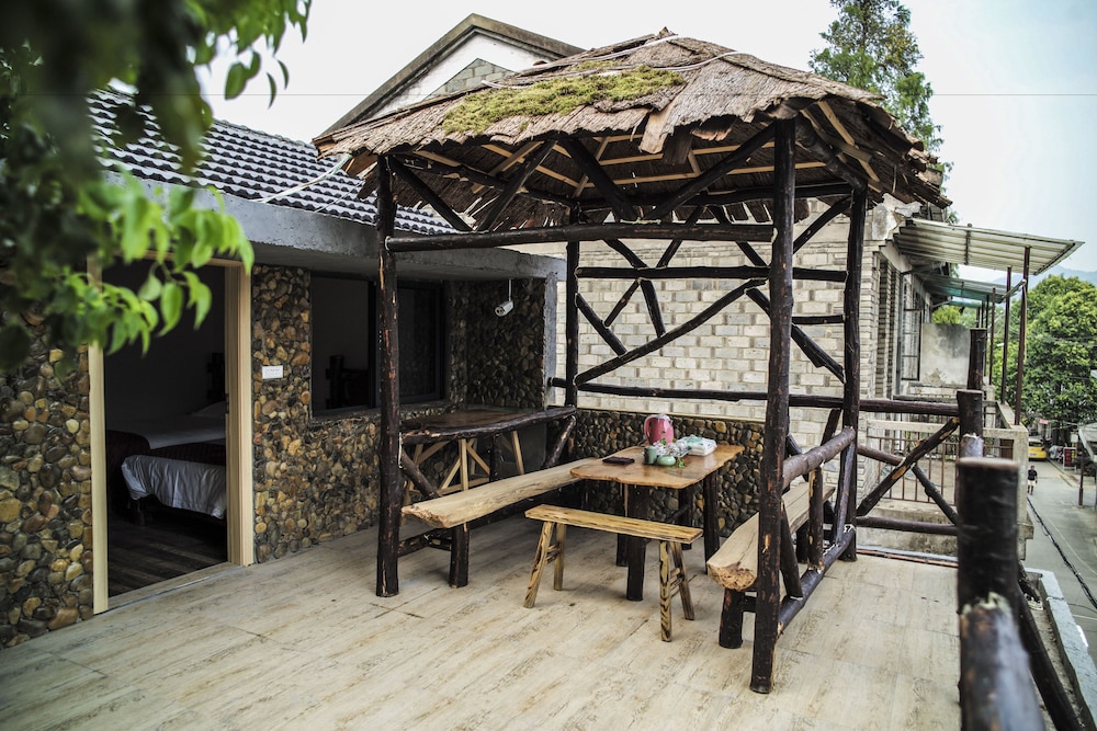 Lishui Liandu Red House Inn