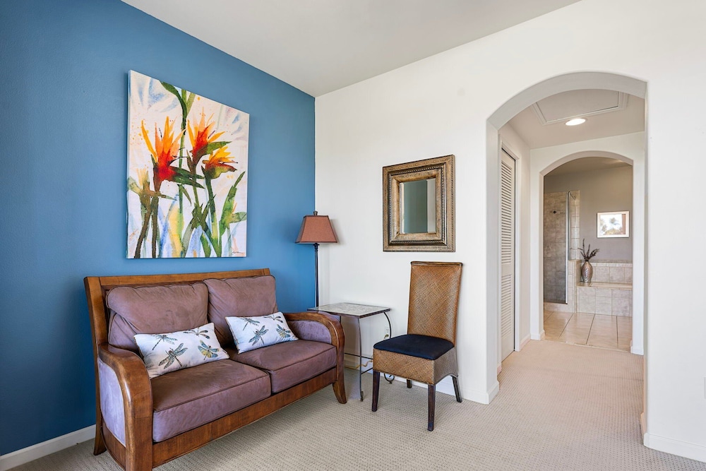 Walk to Restaurants/shopping - Excellent Golf Course Views - Private Beach Access - Vrkcv