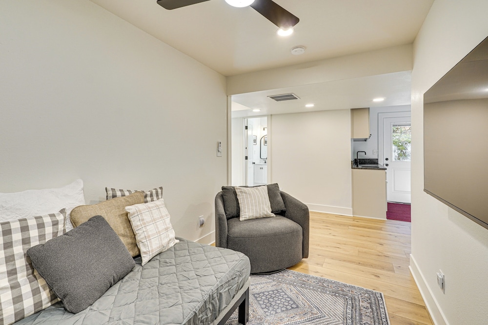 Fish, Swim & Kayak: Spacious Beaver Lake Home!