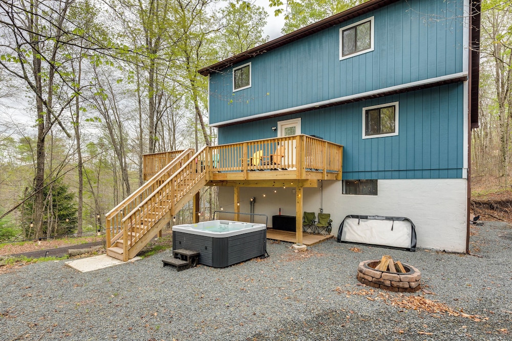 13 Mi to Jack Frost Ski Resort: Home w/ Hot Tub