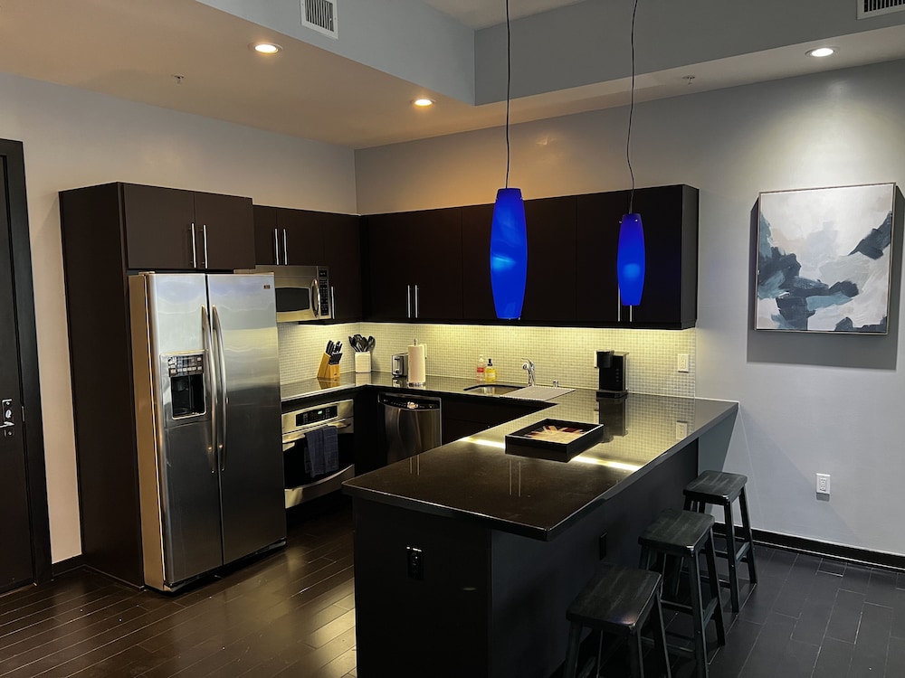 DTLA Hope St - Image 4