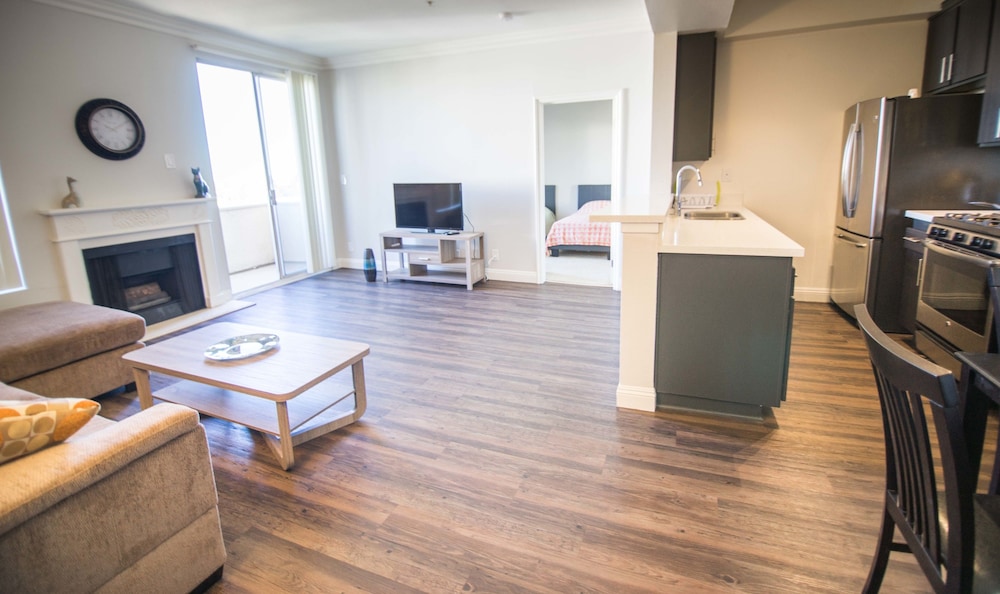 Prime Walking Distance to UCLA N309
