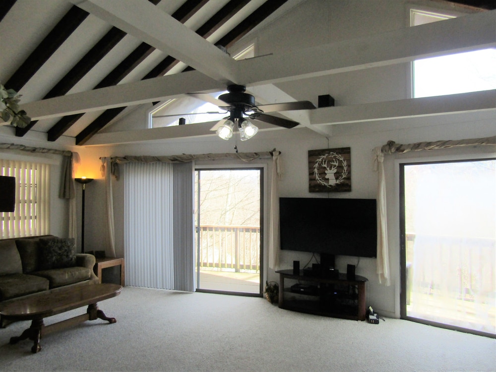 Sugar Mountain Drive 1866 6 Bedroom Home by RedAwning