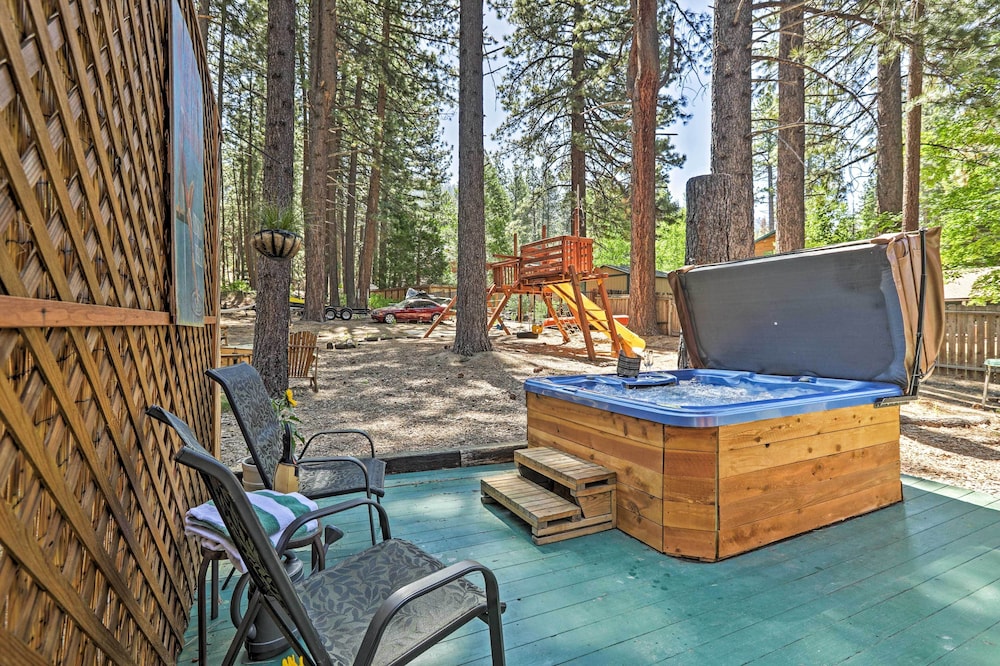 1 Mi to Heavenly Ski Resort: Retreat w/ Hot Tub