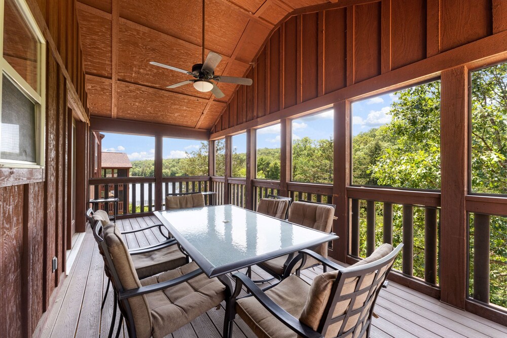 Timeless Memories Lodge 6 Bedroom Cabin by RedAwning