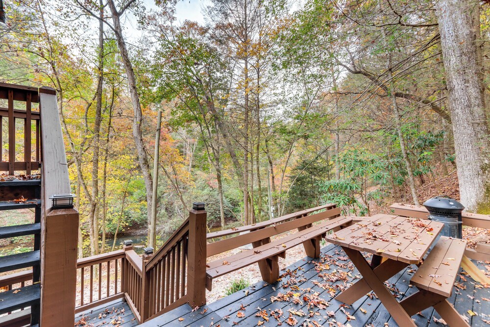 Private Hot Tub: Secluded Ellijay Cabin on River