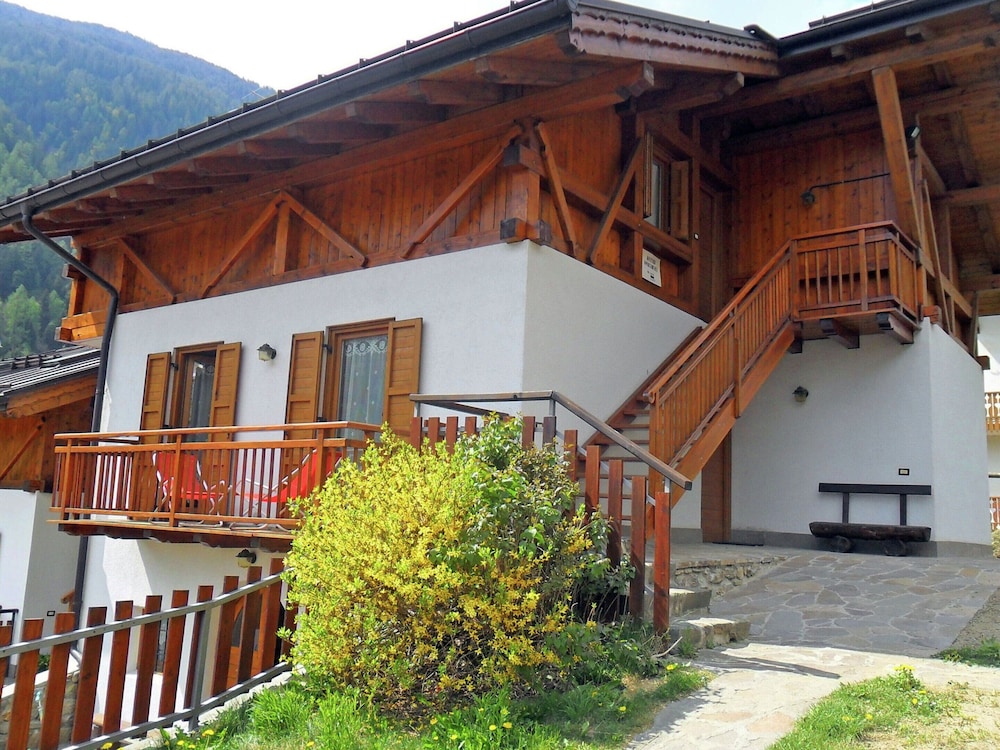 Apartment in Celledizzo Near Ski Lift